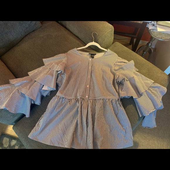 Ruffle sleeve shirt - Picture 1 of 2